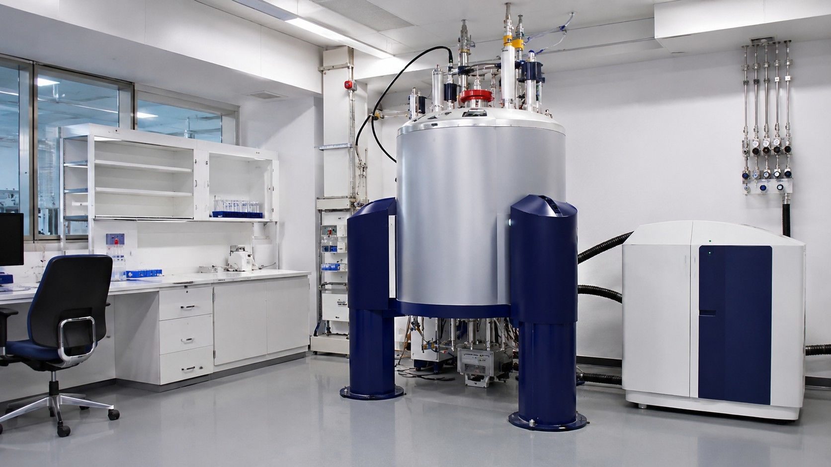 Bruker Avance III HD 600 MHz NMR Spectrometer